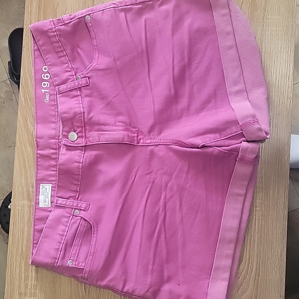 GAP "sexy boyfriend" cuffed shorts